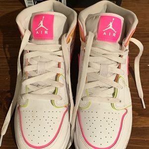 Air Jordan 1 mid glow edge gs white/hyper crimson